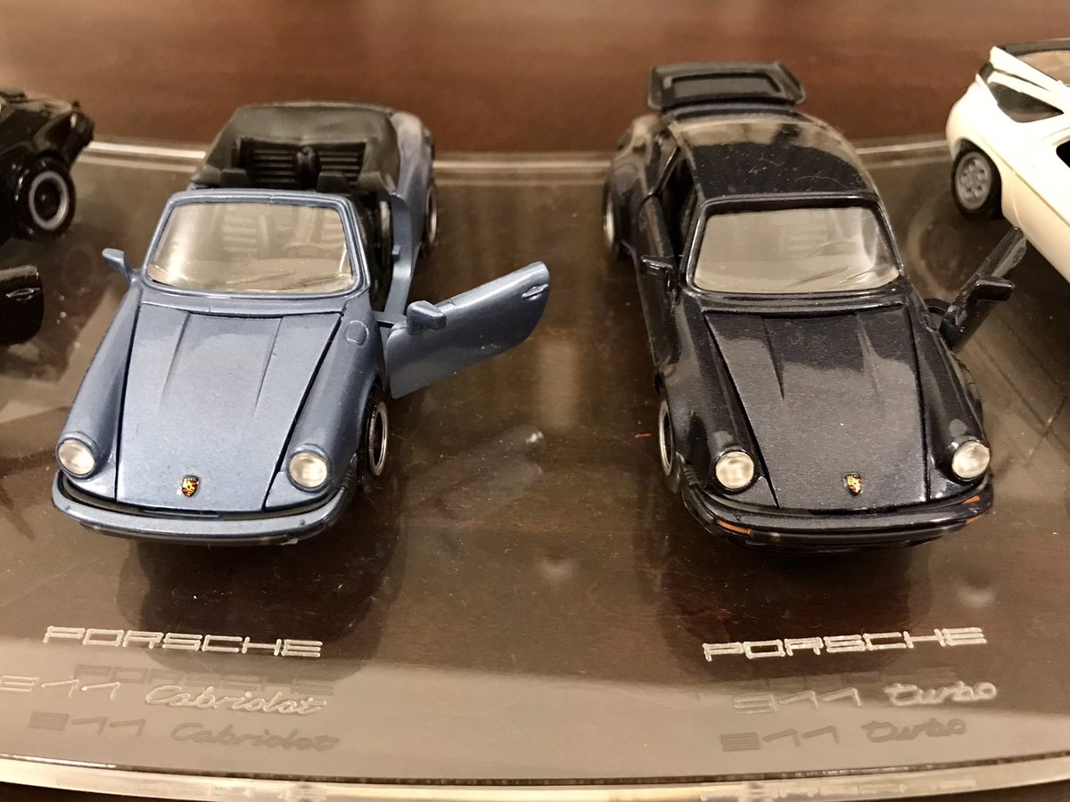 Vr6Caravelle's tweet photo. 雨なのでドライブはお預け。代わりに当時のポルシェ純正ミニカーを眺めて、心を落ち着かせる。
#ポルシェ #ポルシェ純正 #西ドイツ製 #Porsche #Originalteile https://t.co/wCxv3SzZkG