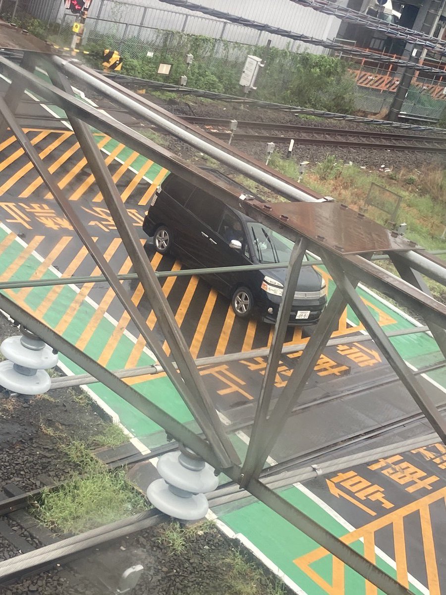 nyoshiminya's tweet photo. 今日の電車遅れの主要因。免許返上して欲しい。#横須賀線　#湘南新宿ライン https://t.co/4HC3XO8piY
