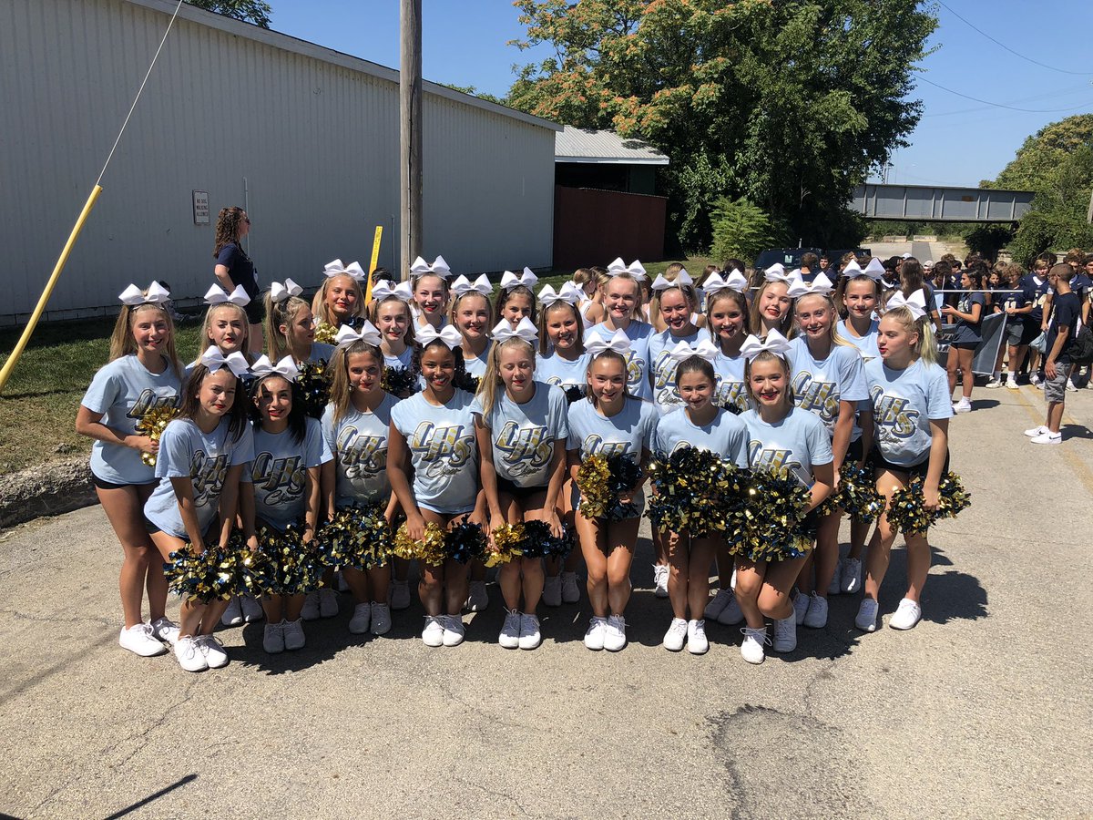 Lemont Athletics was well represented at the Lemont Keepataw Parade. Thanks @lemont_football @LemontCheer @DanceLemont @Lemont_Softball for participating #GoLemont #WeAreLemont @LemontAD