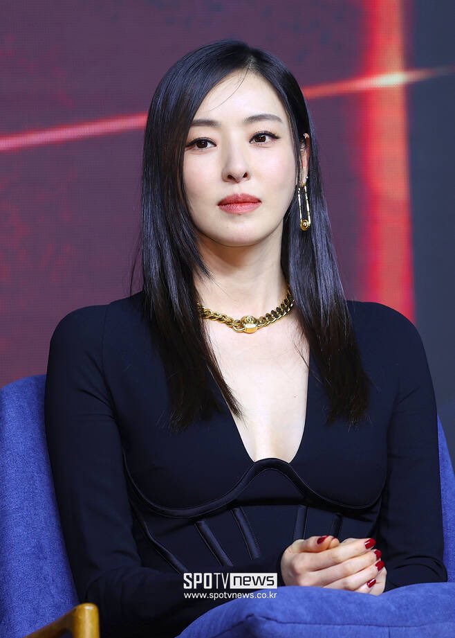 #LeeDaHee reportedly cast for OTT webtoon-based drama <#SLine> along with #LeeSooHyuk and #Arin.