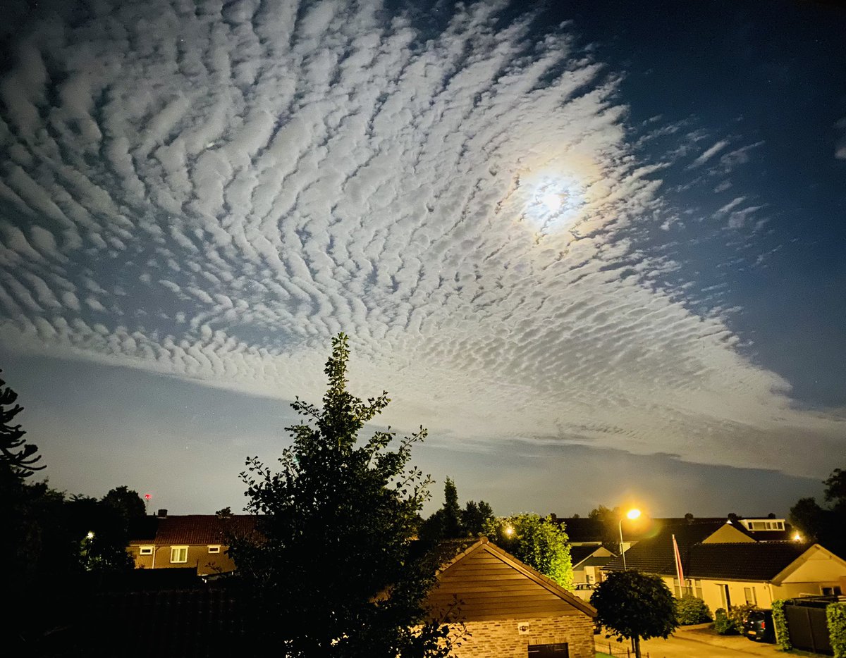 NotoriousVIP's tweet photo. Wat een lucht vannacht! 👀 #nofilter https://t.co/96TcxiTA4s