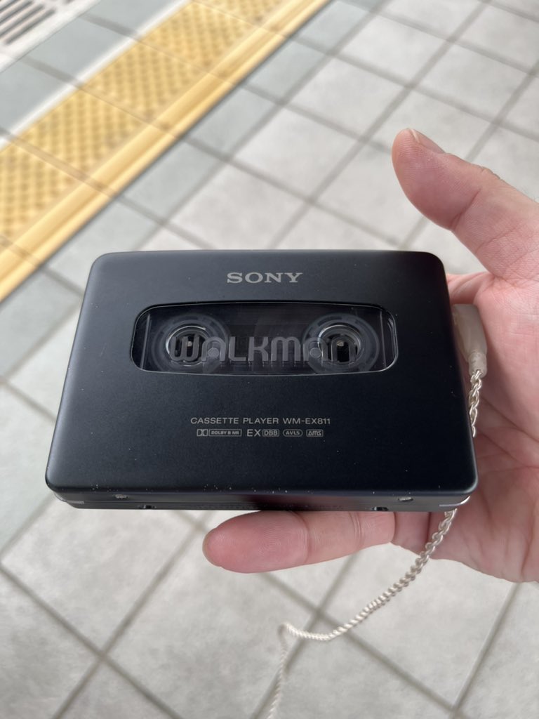 今日のカセットウォークマンはWM-EX811。昨日修理したところの様子を