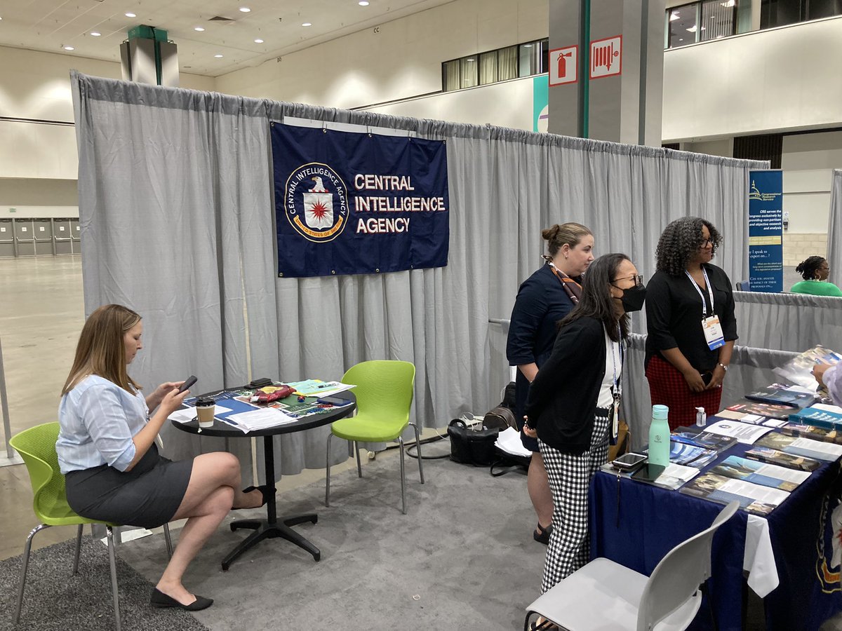 My first conference with a CIA stand #APSA2023