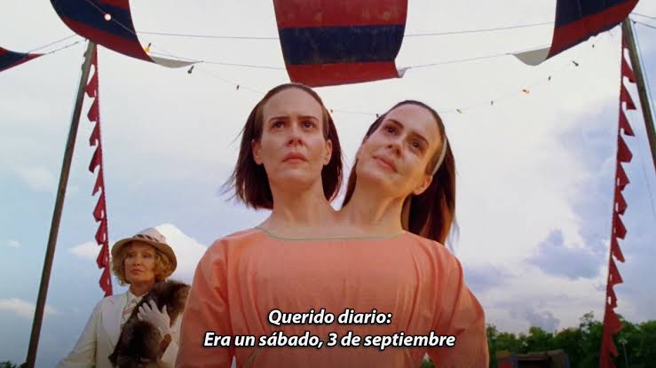 AHS_Mania's tweet photo. Un día como hoy hace 71 años, las gemelas Bette y Dot Tattler llegaron al Gabinete de curiosidades de la Srta. Elsa dando inicio a la historia de Freak Show 🎪
#AHS #AHSFreakShow #FreakShow #AHS4 #AmericanHorrorStory #SarahPaulson #JessicaLange https://t.co/tLtuFxJeTp