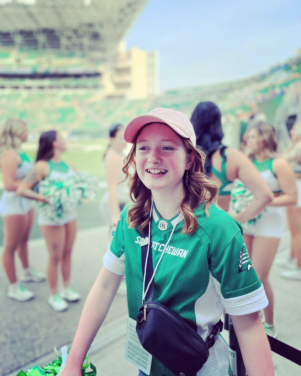Mommyoutside's tweet image. Let’s do this!!! This girl is loving hanging with the cheer team today! #riderslive #goriders #ridernation