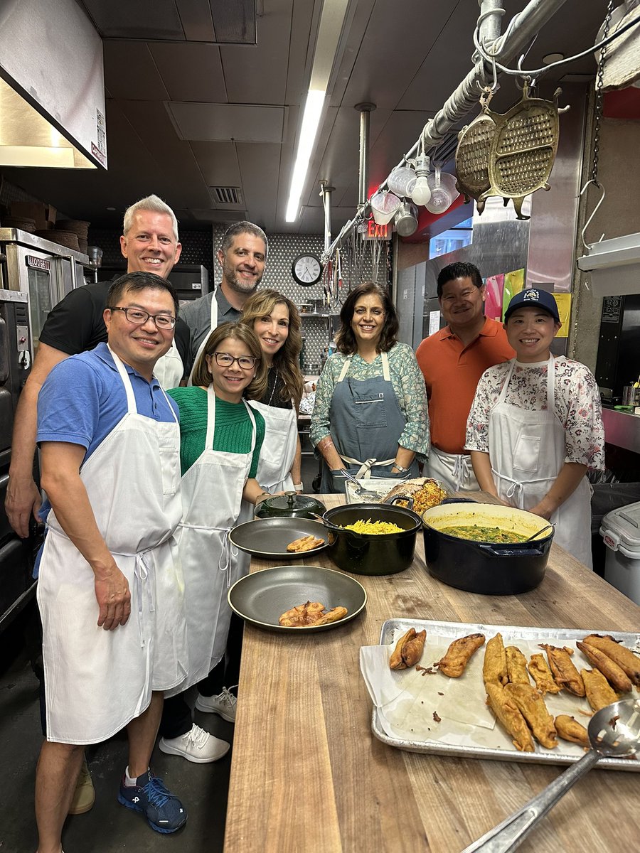 Honing our cutting skills with chef Anita at @pondicheri . Thanks for an amazing time! @airway_doc @asiasocietytx