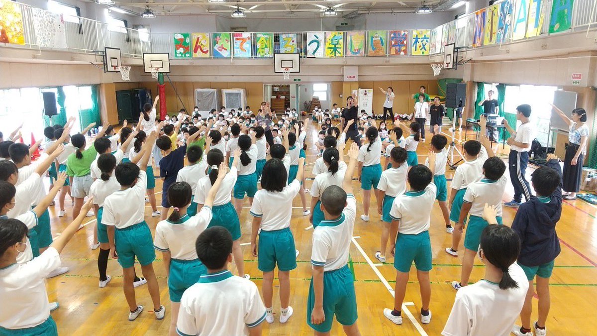 shishitan2020's tweet photo. 市川市の小学校で
10月の本番に向けてのワークショップ😌

子どもたち、すごい積極的☺️
本番が楽しみだ😉

#ワークショップ
#ミュージカル
#劇団
#役者
#小学校
#文化庁 https://t.co/yaBbq2tDyQ