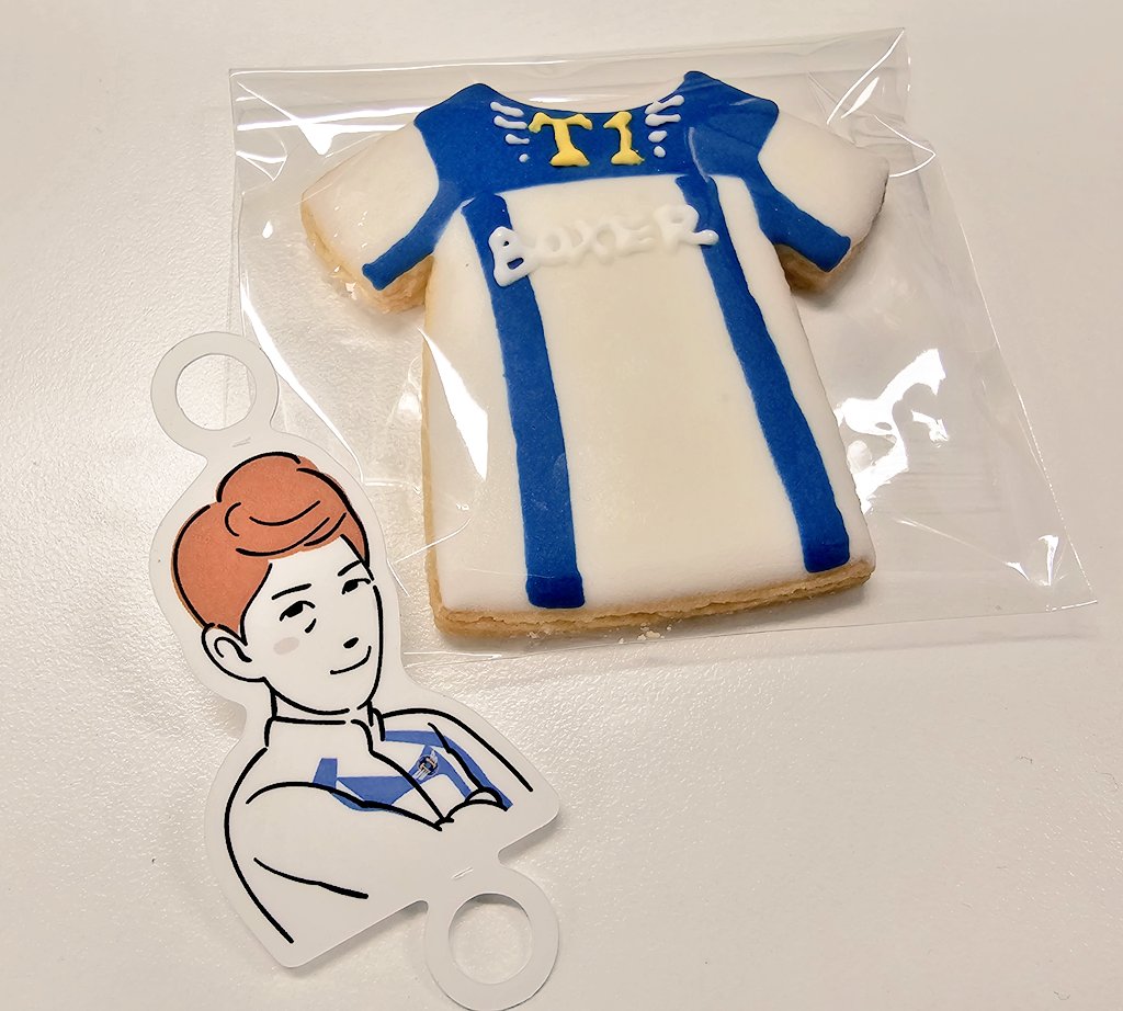 #Happy_BoxeRday
#묘환토끼_귀빠진_날
임요환님의 생일날 생일카페를 다녀올 수 있어서
행복했습니다☺️💕
추억의 사진들과 영상의 화질을 보면서 얼마나
웃음이 나던지 ㅎㅎㅎㅎㅎㅎ
T1 의 시작과 현재를 있게 해준 황제님
생일 축하드립니다🎉🎊🫶