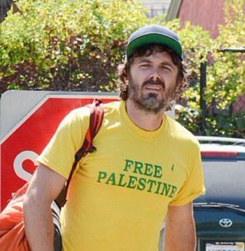 SaraReyi's tweet image. Great to see Oscar-winning American actor Casey Affleck standing on the right side of history #Palestine