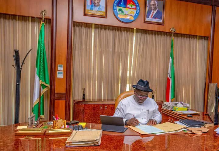 VOribhabor's tweet photo. My Dear Deltans, are you aware that with a token sum of โฆ7,000 yearly, you are entitled to quality healthcare including surgeries such as appendectomy(appendix) and herniorrhaphy(hernia)?
PLEASE Register for the Delta State Health Insurance Scheme.
#MoreDelta https://t.co/nBZZgtXKWY