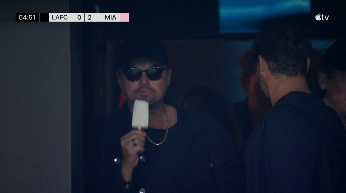 Jack que murió en el Titanic revivió para ver a Messi mientras tomaba un heladito de iceberg de océano