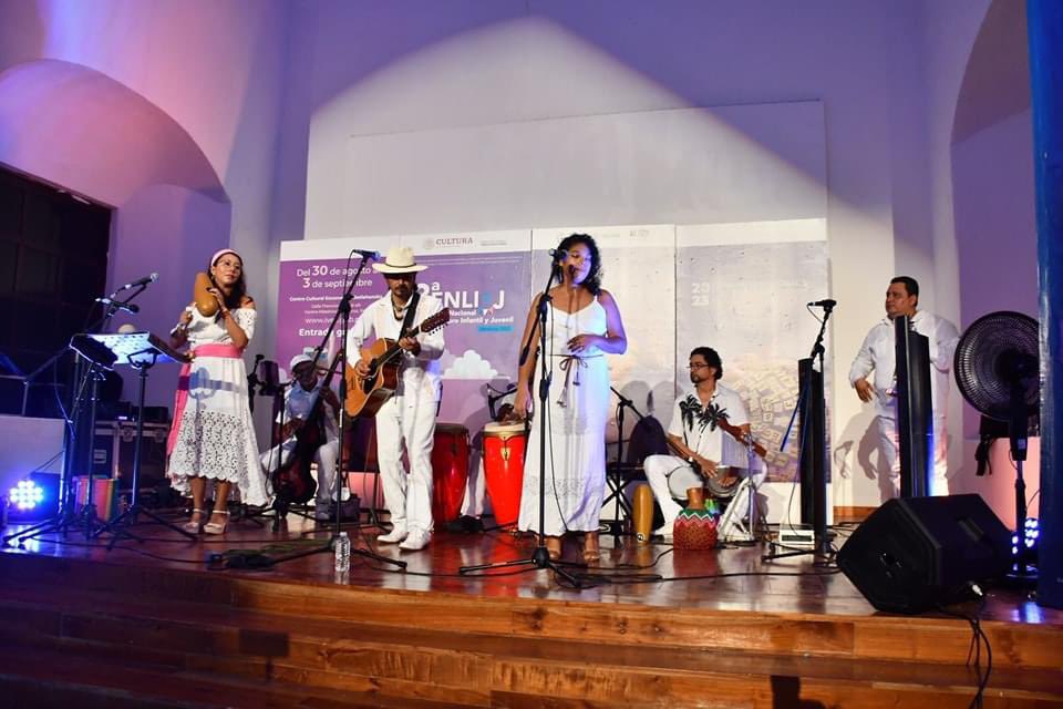 isecarrasco's tweet photo. Gracias por acompañarnos en este concierto de clausura de la 3a Feria Nacional del Libro Infantil y Juvenil en el Instituto Veracruzano de la Cultura. https://t.co/GMemNxjnI0