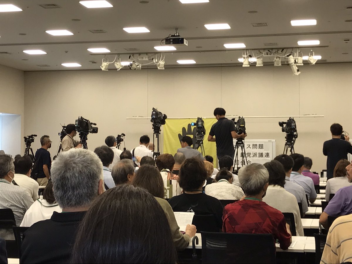 shokasou's tweet photo. 「インボイス制度の中止・延期を求める緊急提言 記者会見」
ほぼ満席。映像メディアは10社ほど来ています。民意をしっかり報道して。
#STOPインボイス https://t.co/HxJoKVcfqG