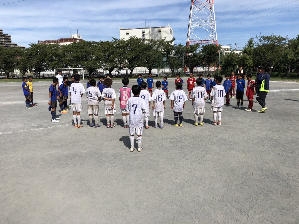 fctaka2023's tweet photo. 9/2 鶴峰FCさん、久地FCさんとトレーニングマッチ❗️

試合��に頭が停止する時間を減らそう✊
ボールから遠い時でも予測してポジションを取れるように❗️ https://t.co/sdOSQahAUH