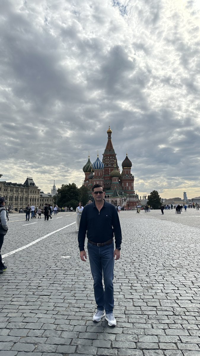 kachosajjadFSP's tweet photo. Discovering Moscow is like stepping into a world of grandeur. From Red Square's historic charm to the Kremlin's majestic beauty, it's a captivating journey through Russia's rich history and culture
#MoscowMagic#MoscowAdventures
#RussianHeritage
#TravelRussia
#HistoricMoscow
#ExploreRussia