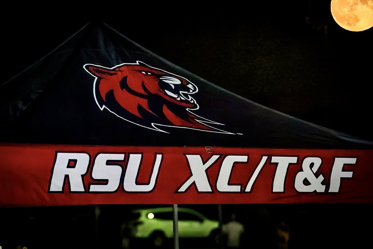 rsutfxc's tweet photo. Once in a Blue Moon kinda night! 
#rsutfxc | #helptheteamwin https://t.co/N339Z3b6Z5