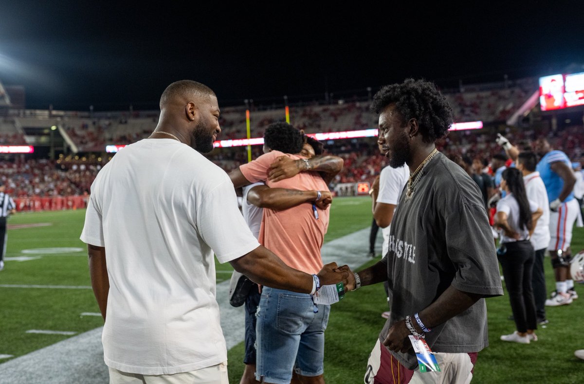 UHCougarFB's tweet photo. TDECU Stadium was the place to be last night.  

#GoCoogs | #TEAM https://t.co/fZACZxgNzv