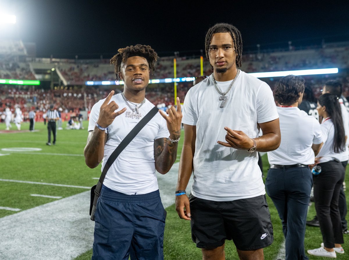 UHCougarFB's tweet photo. TDECU Stadium was the place to be last night.  

#GoCoogs | #TEAM https://t.co/fZACZxgNzv