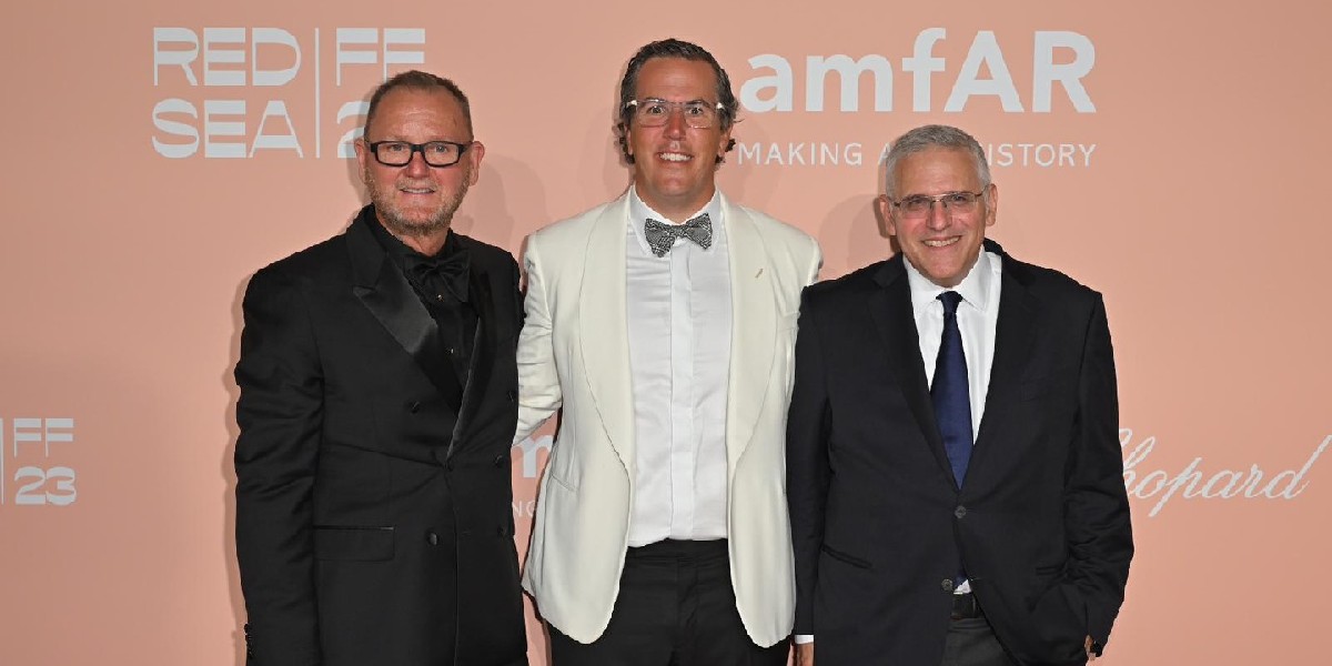 amfAR's tweet photo. amfAR CEO Kevin Robert Frost &amp; Co-Chair @tryangreenawalt looking sharp at #amfARVenezia. 😎 #CureAIDS

📸: @gettyimages https://t.co/hjo6ZOl1Jl