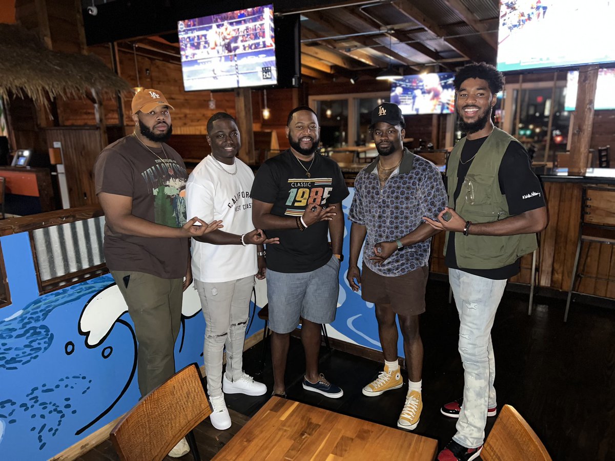 NCAC1911's tweet photo. Chapter members out helping Brother Moore celebrate his 38th birthday throughout the holiday weekend! 

#Brotherhood #Celebration #Nupes #SCPNupes #Yo https://t.co/xhoCwfDYgz