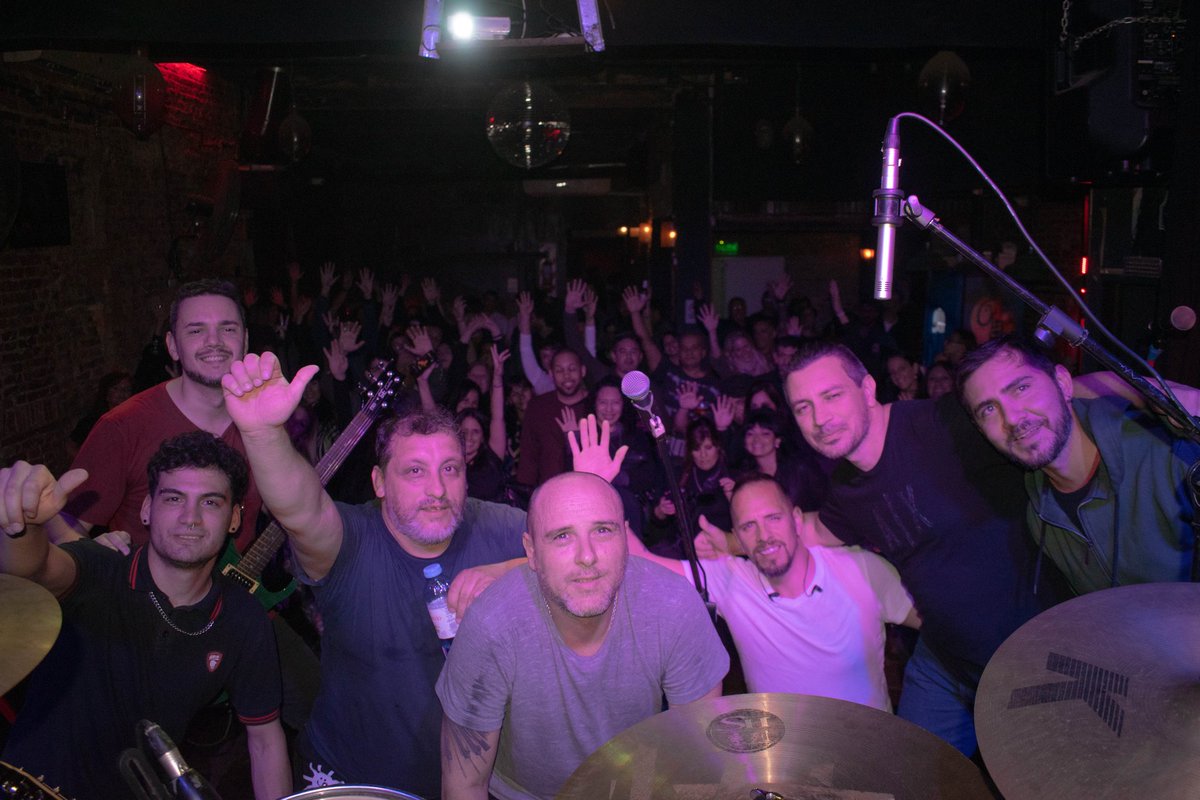 Tremenda noche pasamos en <a href="/strummerbar/">StrummerBar</a> 

Gracias eternas a todos los que nos acompañaron!

Los queremos mucho, nos vemos la próxima!

<a href="/marianobernat1/">Mariano Bernat</a>
@marianovalado
<a href="/lean/">Lean</a>.f96
@gabilleguizamon
@joni_mdza
<a href="/ferceb/">Fernanda</a>.guitar
@martinponcemusico

#yasora #show #envivo #canciones #rock