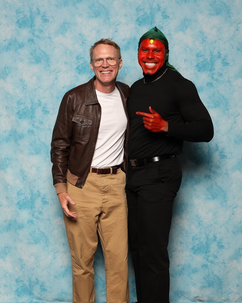 DJermealM's tweet image. Vi&apos;Shawn meets Vision!

Paul Bettany knows the meme y&apos;all!! He knows!! Soon as he saw me, he yelled, &quot;VI&apos;SHAWN!&quot; Look at what he wrote too! Thank you Paul for making my entire weekend! Your kindness meant the world mane! @Paul_Bettany
#DragonCon #DragonCon2023 #ViShawn #Avengers