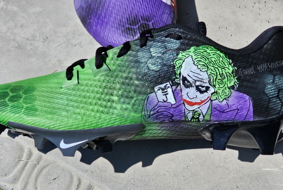 RazrReflectionz's tweet photo. New custom cleats I did for @Alex__Barkley 
#Joker
#WhySoSerious
#HaHaHa
#RazorReflectionzKustomz
#CustomCleats
#AngelusPaint 
#alpha6corporation https://t.co/ZJPyPJ9kga