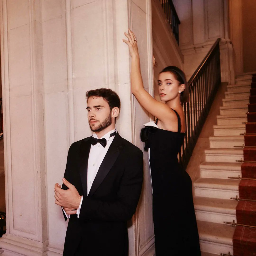 atdmvxnetflix's tweet photo. Amamos a este dúo 😍 #claragalle #juliopeña https://t.co/6bK24wciFr