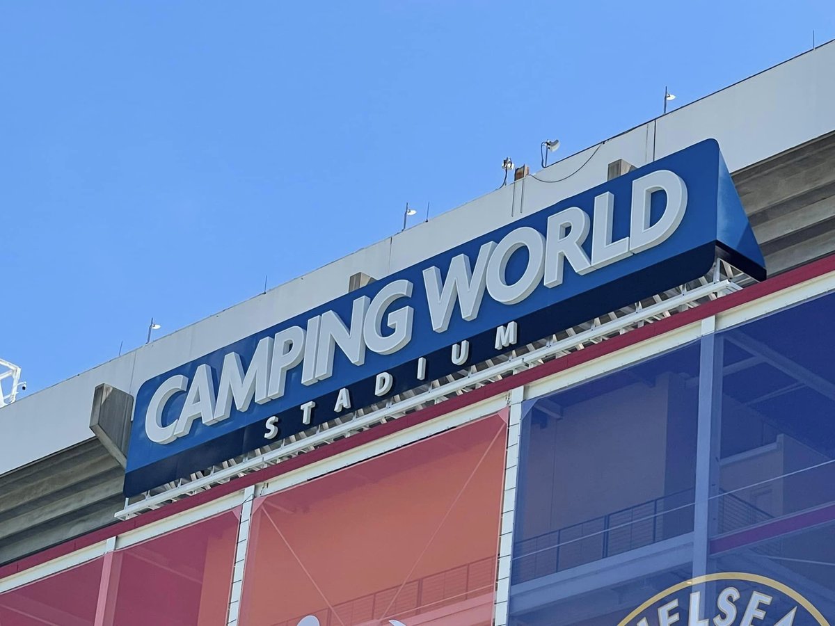 Watching the #LSUvsFSU #FSUvsLSU game tonight?!

All of the signs featured below, seen at Camping World Stadium, are from Media 1 / Wrap This!  We're always grateful for our amazing clients who trust us to not only innovate, but bring their larger-than-life ideas to fruition.