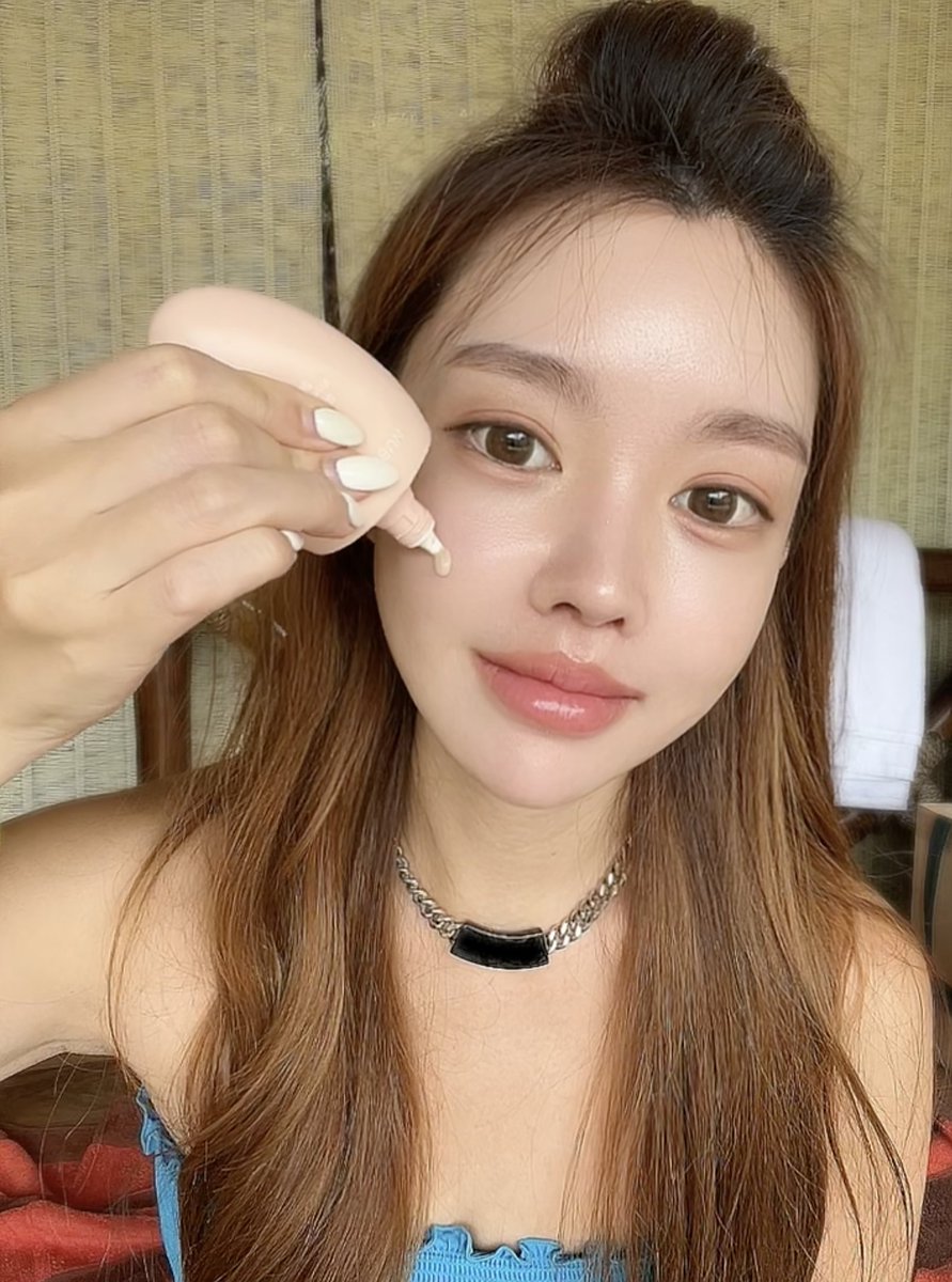 blancdubu's tweet photo. 💖メガ割開催中💖

日焼け止め、下地に悩んでる方！！

日焼け止め＆下地＆BBクリームの3in1✨
暑くてメイクしたくない日もこれ1本で簡単に
メイクが仕上がる！毛穴や肌の凹凸も綺麗にカバー
してくれてつるつるお肌に🥚
今だけ1,584円💥💥
https://t.co/sWJhESW76C

#Qoo10 #メガ割 https://t.co/fXMR1TU9oj