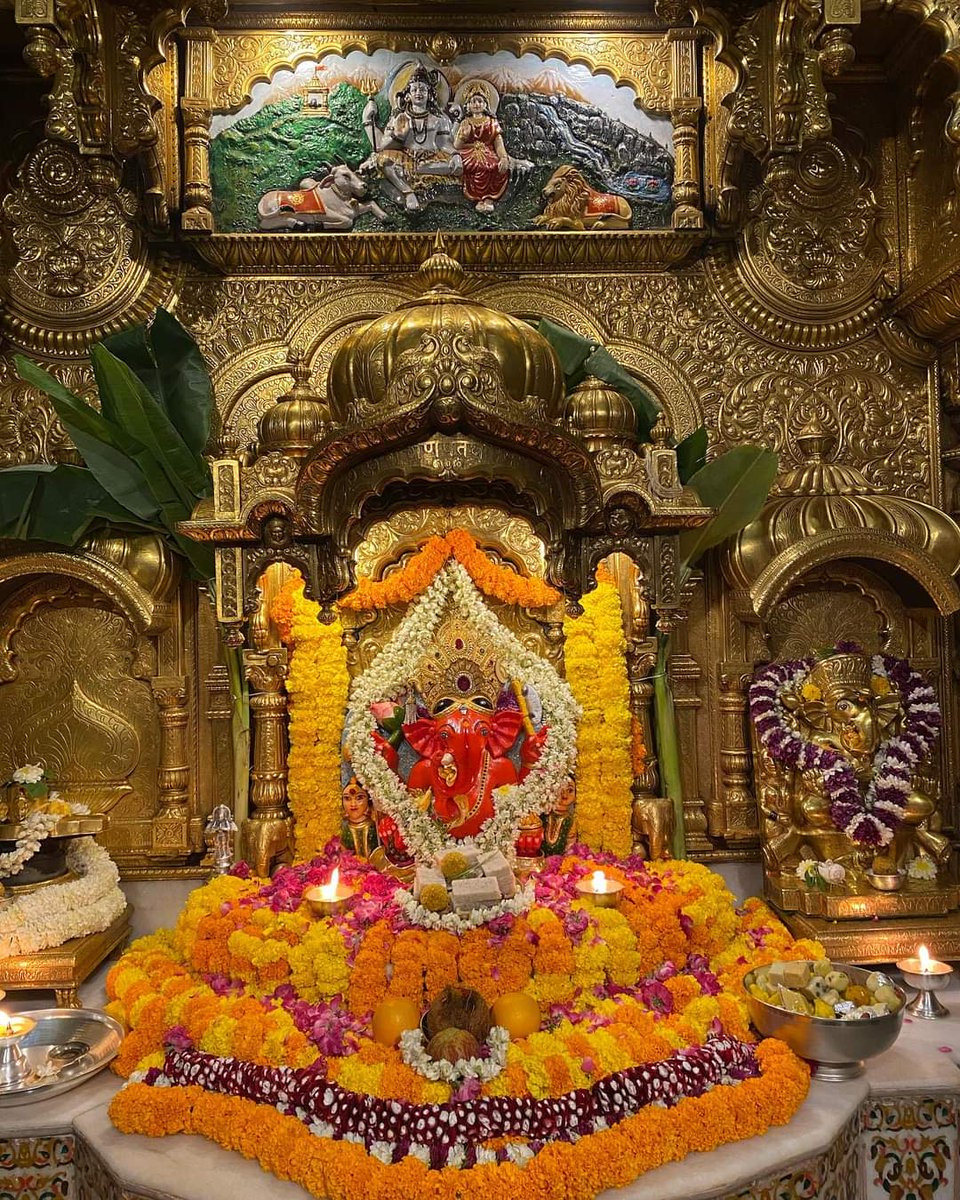 banke_shri's tweet photo. जय श्री सिद्धिविनायक 💛🙏 https://t.co/LhFcNTivfD