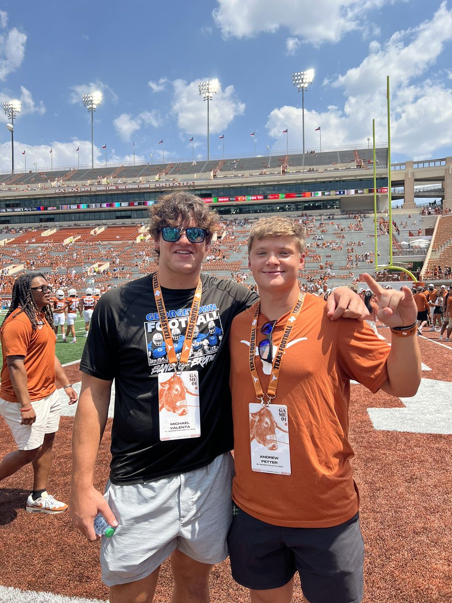 Thank you @Coach_Fenner6 for the invite! Had a great time at the Texas game🤘