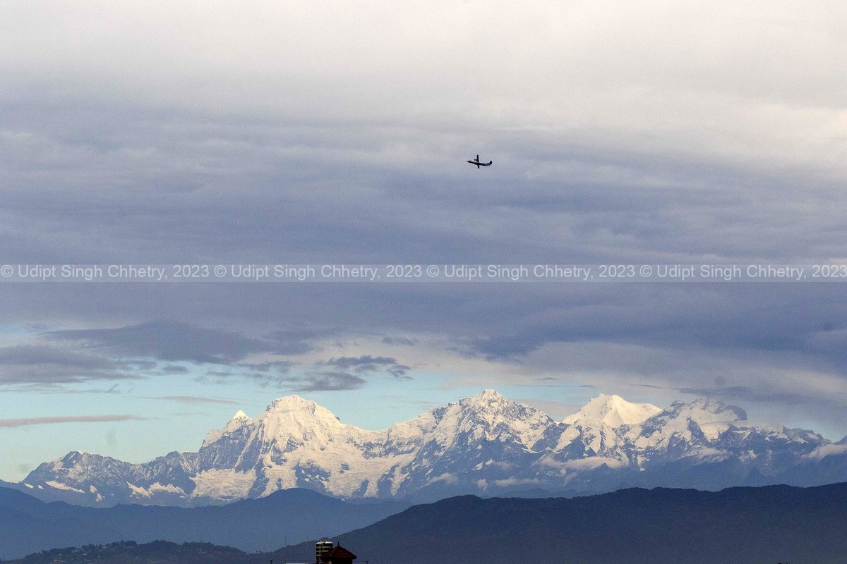 बिहान उठ्ने बित्तिकै हिमाल देख्न पाईयोस् यि हातले सधैं सधैं नेपाल लेख्न पाईयोस्…