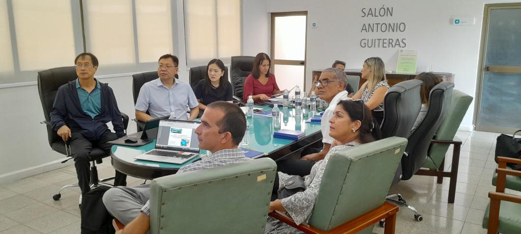La delegación de la empresa mixta sino-cubana Sandong Lukang Pharmaceutical, visitó la empresa <a href="/CIDEM_Cuba/">CIDEMCuba</a>. Durante el intercambio conoció sobre los proyectos en curso de este centro científico, los cuales pueden ser beneficiosos para ambas partes. #BiotecnologíaCubaChina