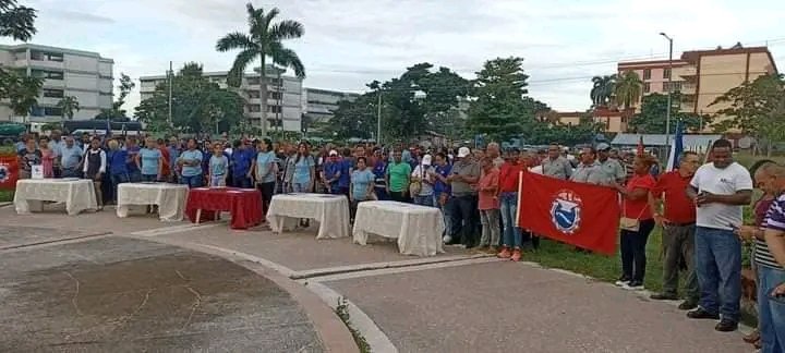 dpsestadpinar's tweet photo. Merecido Reconocimiento a los que pusieron todo el empeño para garantizar el fluido eléctrico en las viviendas de Pinar del Río tras el paso de Idalia.
#PreparadosYAlertas 
#PinarPorLaSalud https://t.co/y9lxRsYMx1