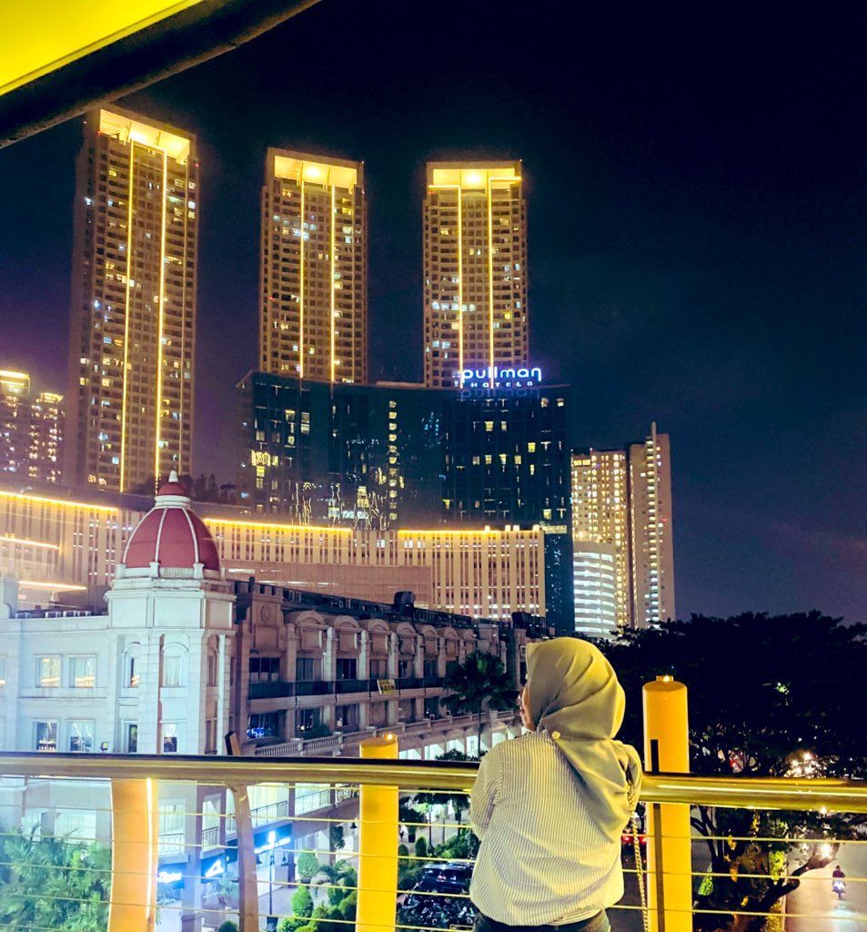 DatuelaVera's tweet photo. Pulihlah bersama waktu tanpa menyalahkan keadaan
.
.
.
#pkml
#rindukumasihtentangmu
#sadstory
#lautanbintang https://t.co/rN6qP88Xcu