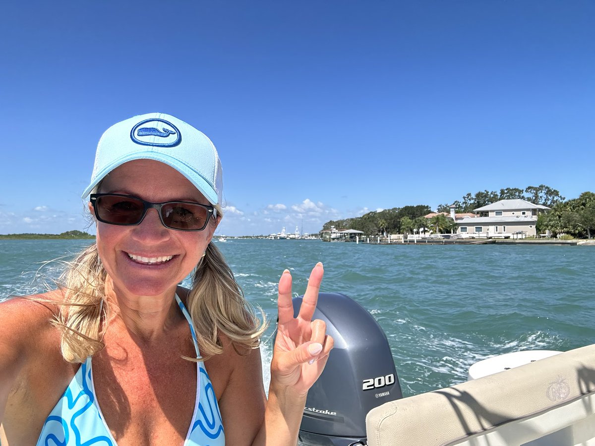 kashort5's tweet photo. Happy Sunday!! 👙🌊🚤💕 #SundayFunday #BoatLife #DrivingFast #GirlCaptain https://t.co/v0iK9W1j4D