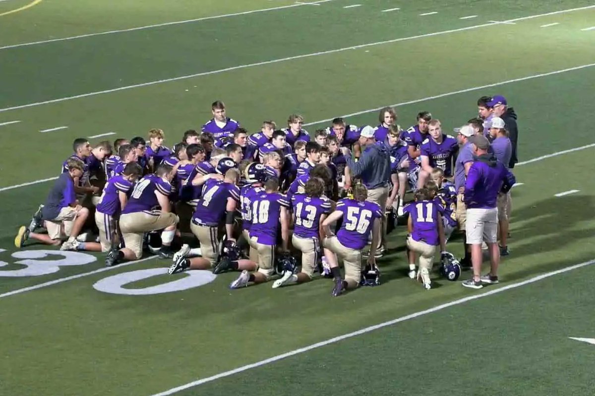 NFL_DovKleiman's tweet image. This is unfortunate news to learn, a Pennsylvania high school QB, Mason Martin, was rushed to the hospital after on-field collapse, via @FoxNews 

&apos;We need a miracle&apos; Martin&apos;s mother wrote on a social media post.

&quot;Mason remains in critical condition with little change over the…