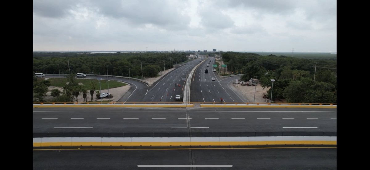 <a href="/SICTmx/">SICT México</a> Inauguración en #Cancun de 2 obras que mejoran conectividad y da bienestar a quienes las transiten: Bulevar Colosio y Modernización Distribuidor Vial Aeropuerto. Un gran equipo de autoridades, ingenieros, técnicos y obreros lo hicieron posible. 👷‍♂️#ConstruirEngrandece