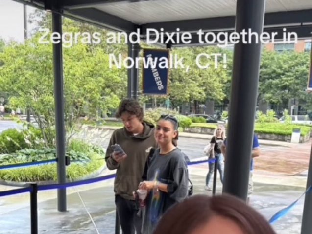 lewkhues's tweet image. this is a really harry and louis in disguise because their management is forcing them into hiding. #larry #larryproof #larryisreal #larryishiding #nostunts