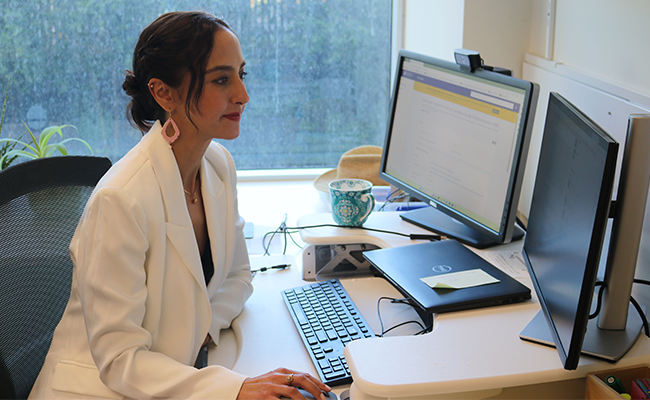 Dr <a href="/NazFalconer/">Nazanin Falconer</a> from #UQPharmacy is working with <a href="/pahospital/">PA Hospital Brisbane</a> and using digital hospital technologies to better manage medications for inpatients and reduce rehospitalisation due to medication harm.

Read more: brnw.ch/21wCfg8 

#Health #UQResearchandInnovation