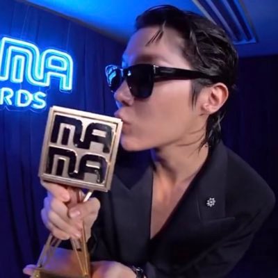 Hoseok reallyyy loves hiphop and he is the only korean soloist to be nominated in hiphop category🤧just know that he’ll be so happy if we make him win 🥹 hobiluvrs we should do our best for our hiphop boss 💪🏽 VOTE!

I vote #Arson by #jhope for #HipHopSongAward at #PopGoldenAwards