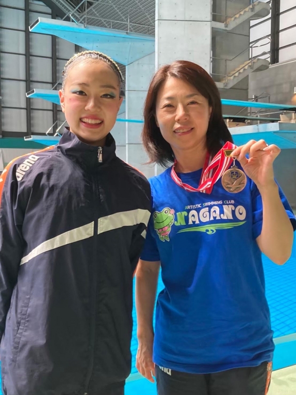 wasedaweekly's tweet photo. 【バックナンバー／ぴーぷる】
���本選手権連覇中！ アーティスティックスイミング・和田彩未が世界に挑む

スポーツ科学部2年の和田彩未さんが7月に行われた世界水泳選手権でチーム・フリールーティンに出場し、銀メダルを獲得されました。おめでとうございます！
https://t.co/PgzrA0Nthf https://t.co/WEOXCLSzcK