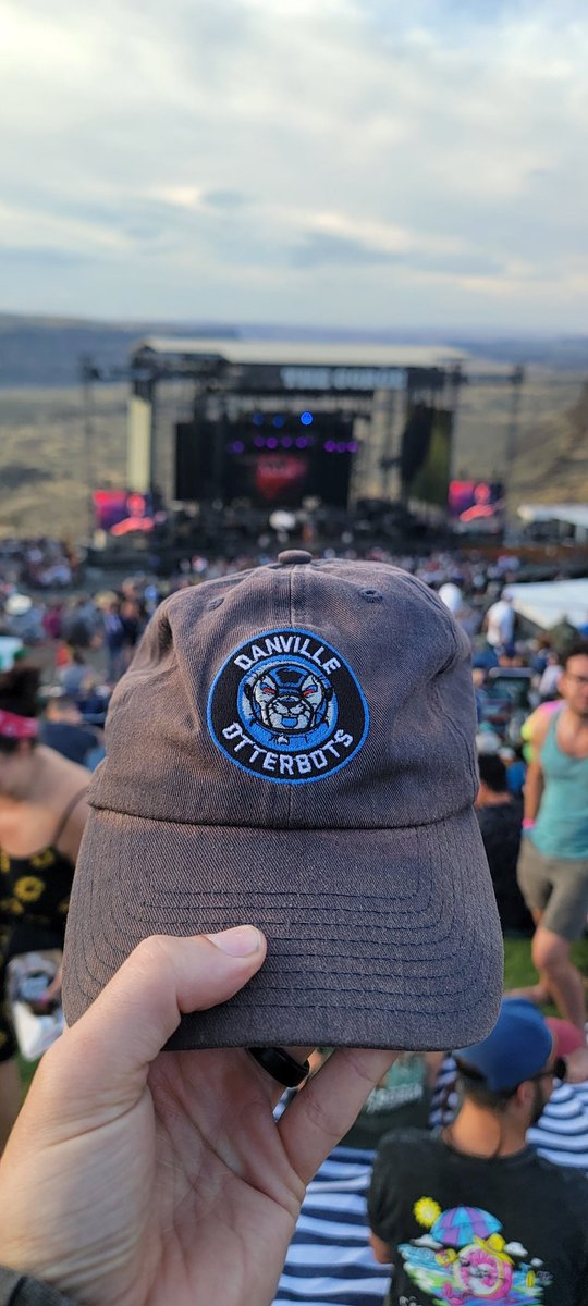 bachewiigF10's tweet photo. The @GoOtterbots make the trip to the gorge #GoBots #LaborDaveWeekend https://t.co/LvvIsT026N