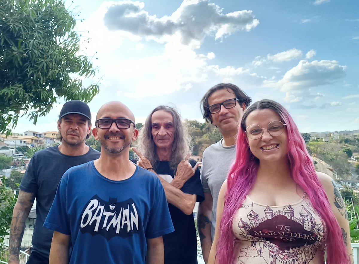 OfficialSubRosa's tweet photo. O importante é continuarmos tentando...

Ensaio de início de setembro.

Sub Rosa - KriTherion

#SubRosa #SubRosaBand #FYP  #RockProgressivo #ProgRock #ProgressiveRock #PauloCoelho #Rock #Filosofia #Philosophy #PinkFloyd  #Marillion #RogerWaters #StevenWilson #RaulSeixas #Thelema https://t.co/1RJjXhWL6g