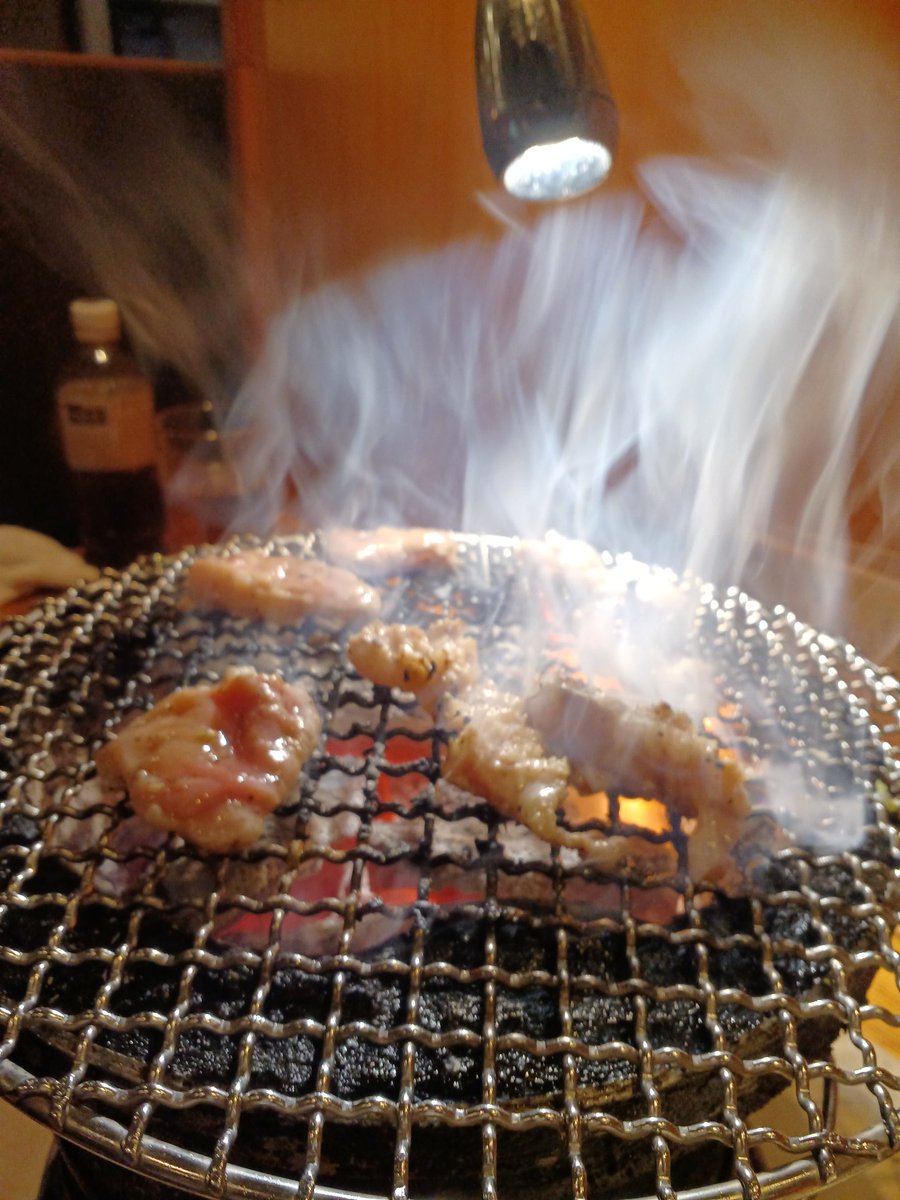 先週は幡ヶ谷で大好きな姉さんに大好きなホルモンリクエストしたら本当にきれいで美味しいお店に連れて行ってもらいました。すごく美味しく店員さんも気さくに声かけてくれ
楽しく美味しい晩飯感謝です！