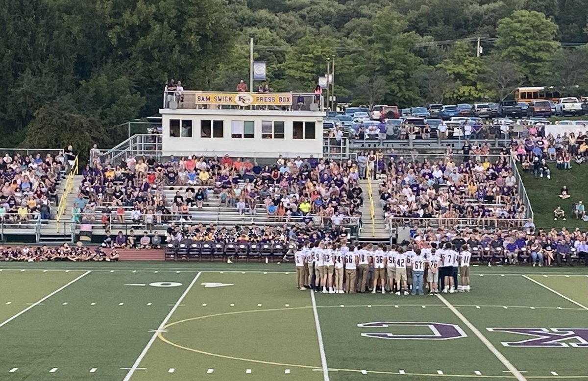 DASDBeavers's tweet image. Quite a scene tonight at the prayer vigil for Karns City football player Mason Martin. Proud of our team &amp;amp; staff for being a part of it. Our continued thoughts and prayers go out to Mason and his family. 🙏 #MasonStrong