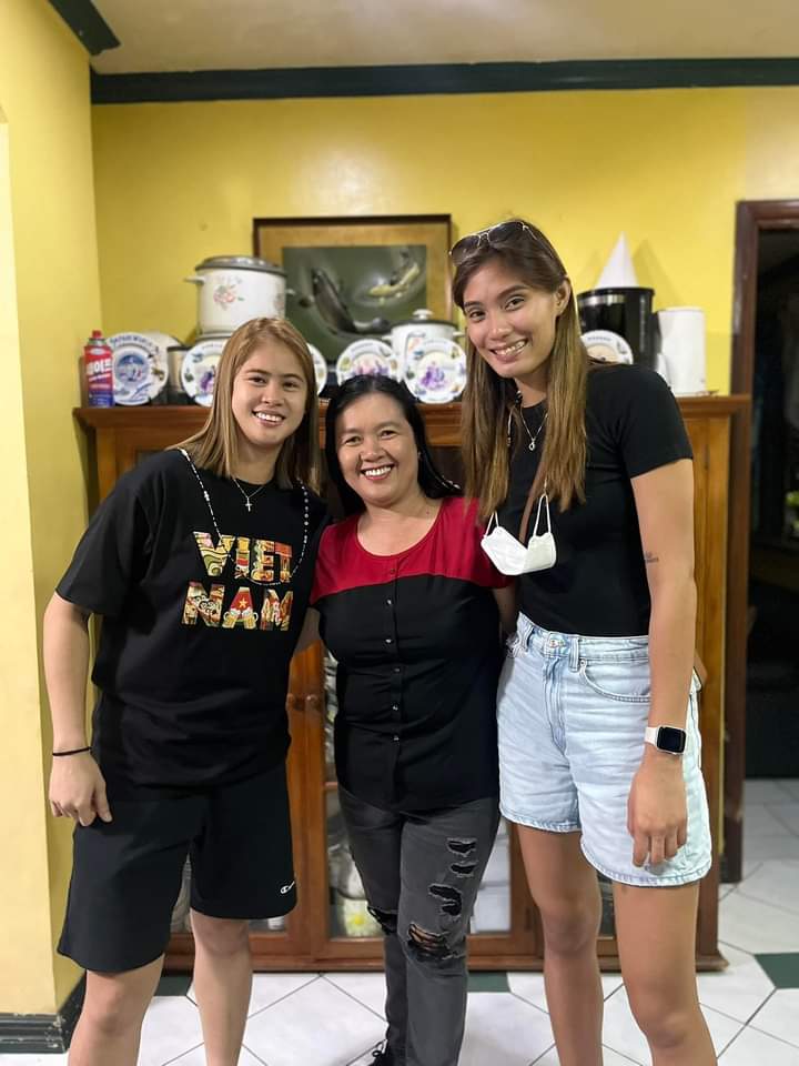 celentellav28's tweet photo. Wong residence 💜💛 before going back to manila 💜💛 https://t.co/wIWvbtlQCr