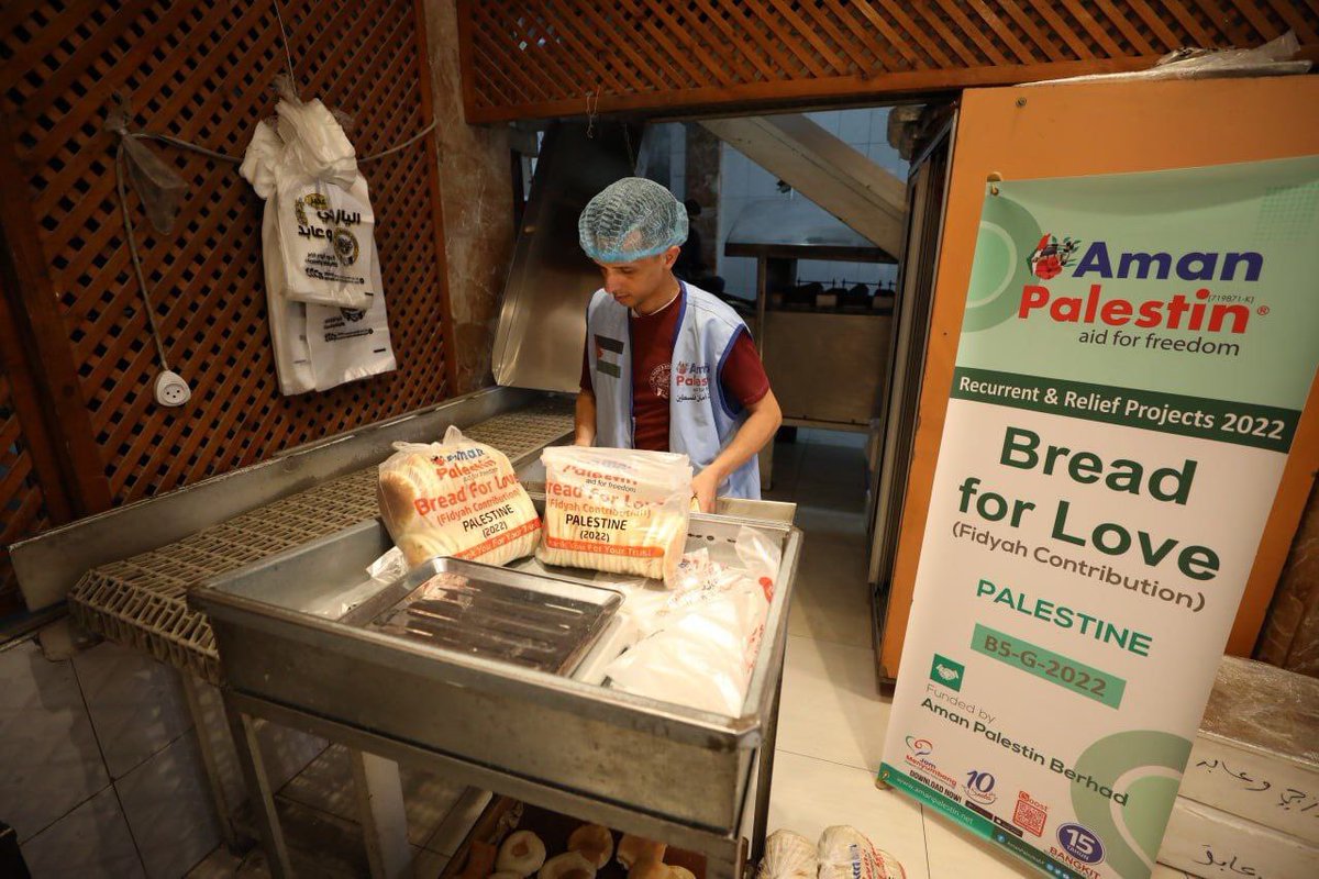 BangiPalestin's tweet photo. Pada bulan Mei lalu Aman Palestin telah mengagihkan 117,605 bungkus roti kepada 7,000 keluarga Palestin. Terima kasih para penyumbang.

🍞 BREAD FOR LOVE
https://t.co/0e7M3udx8v https://t.co/H3YnedMS8y