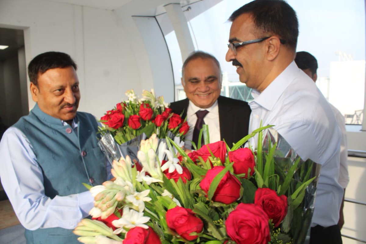 CEOMPElections's tweet image. #MPAssemblyGeneralElection2023 की तैयारियों की समीक्षा करने मुख्य निर्वाचन आयुक्त माननीय श्री @rajivkumarec निर्वाचन आयुक्त श्री अनूप चंद्र पांडेय एवं श्री अरुण गोयल 3 दिवसीय दौरे पर आज भोपाल पहुंचे। 

@ECISVEEP
#CEOMP